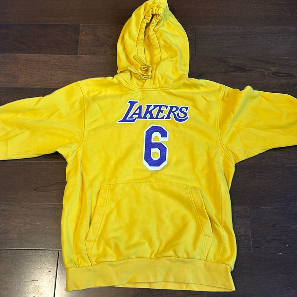 The lakers hoodie lebron James